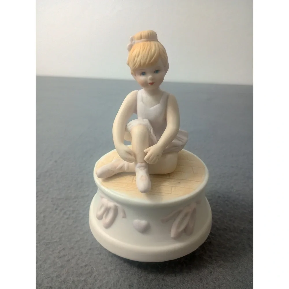 Willitts Spinning Music Box Porcelain Dance Ballerina Dance Song Vaughn Monroe